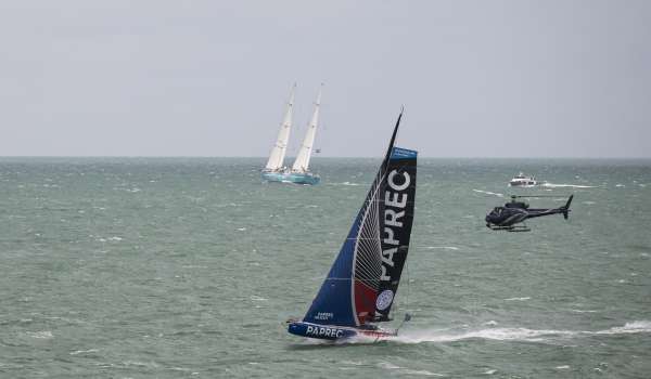 Transat Café L'Or : Départ prudent pour Paprec Arkéa, mais départ devant ! 